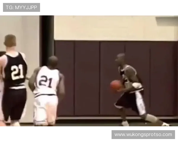 凌晨四点的洛杉矶见过他，但没见过他刷信用卡的样子