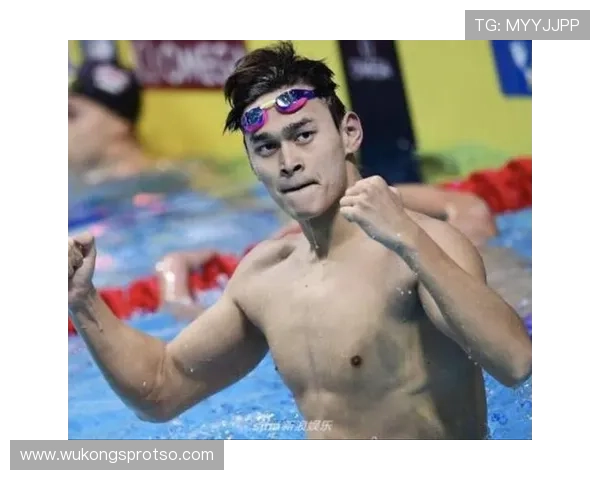 孙杨穿着球鞋逛超市，身价一亿的游泳大咖居然这么接地气？