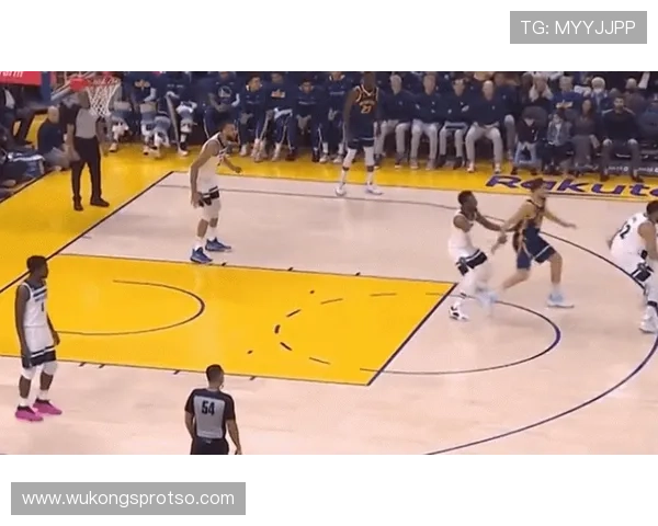 勒布朗挡拆组织压制库里，提升球队末节效率